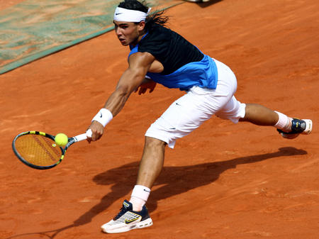  轮椅网球公开赛落幕，残奥冠军卫冕展现坚韧精神  