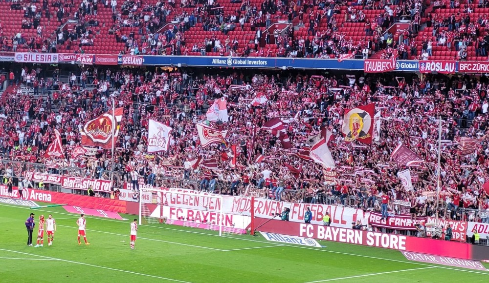  法甲霸主稳固领跑，升降级悬念持续升温