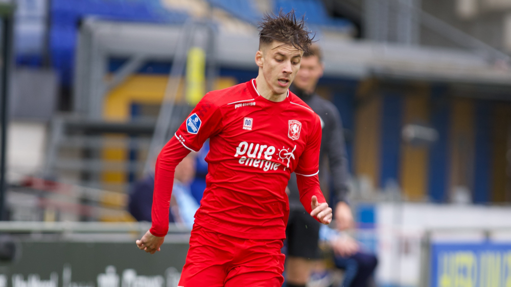  绿茵激战正酣，豪门球队强势争冠