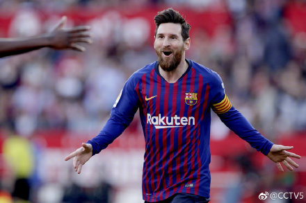  梅西帽子戏法助巴黎逆转取胜，领跑积分榜  