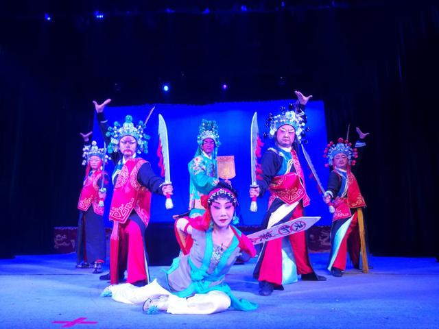  网前截击再现经典，复古打法惊艳观众