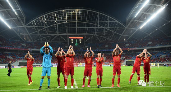  主场优势尽显，球迷助威声震四方