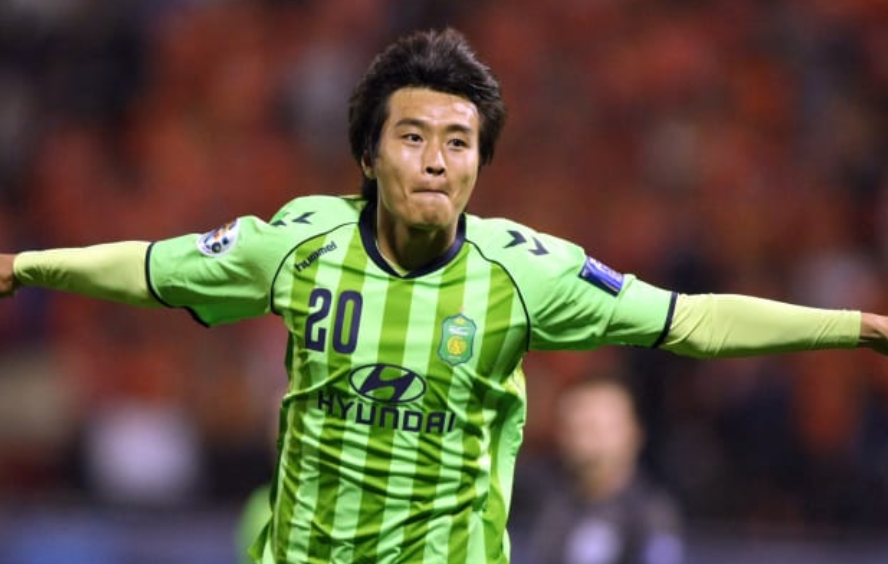  东亚杯较量，日本队三球完胜中国队