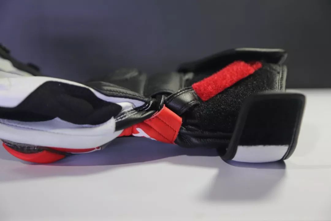  網球員手腕护具升级，碳纤维材质减轻负重